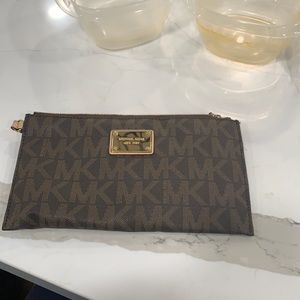 Michael kors pouch